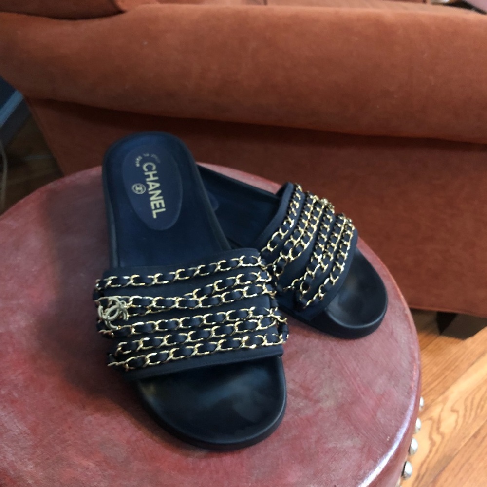 Authentic Chanel chain slides - Picture 2 of 7